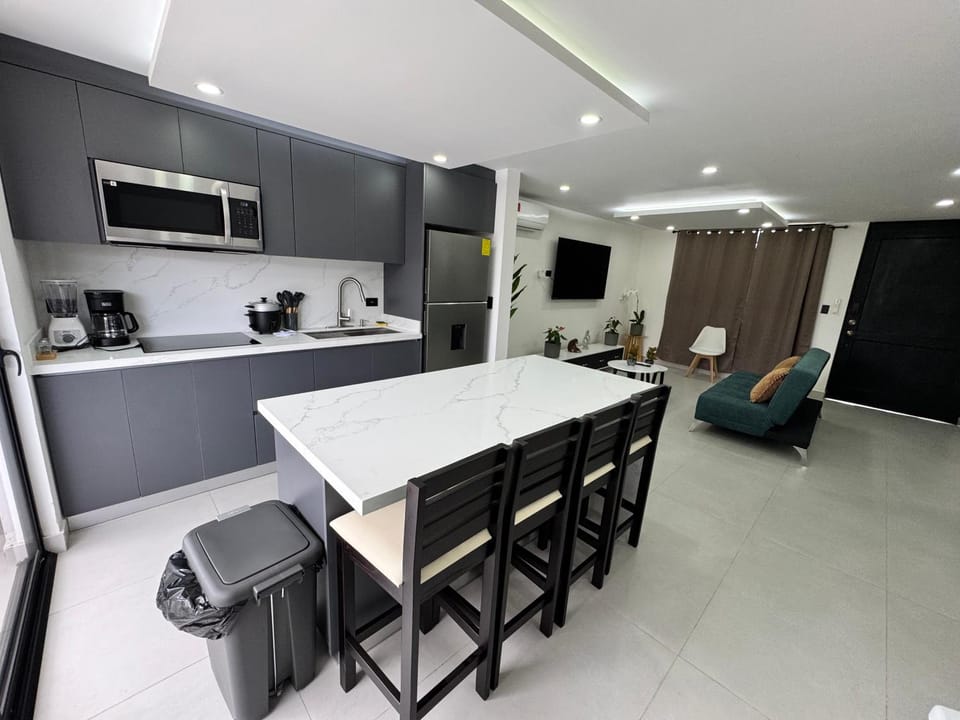Premium 2-Bedroom Apartment - 8 minutes to SJO Airport, Heredia Apartment in Heredia Province