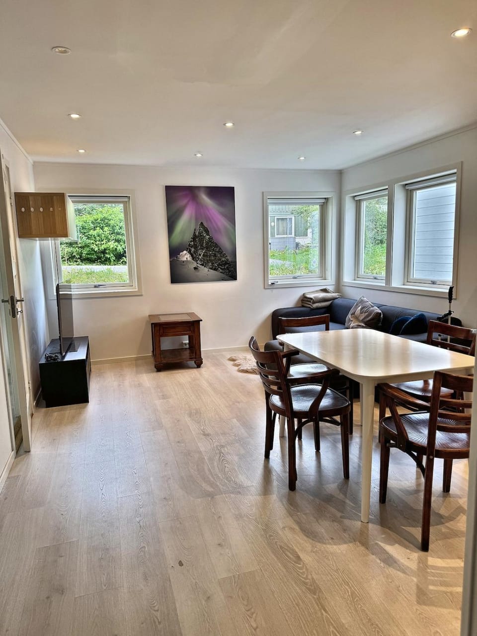 Living room, Seating area, Dining area