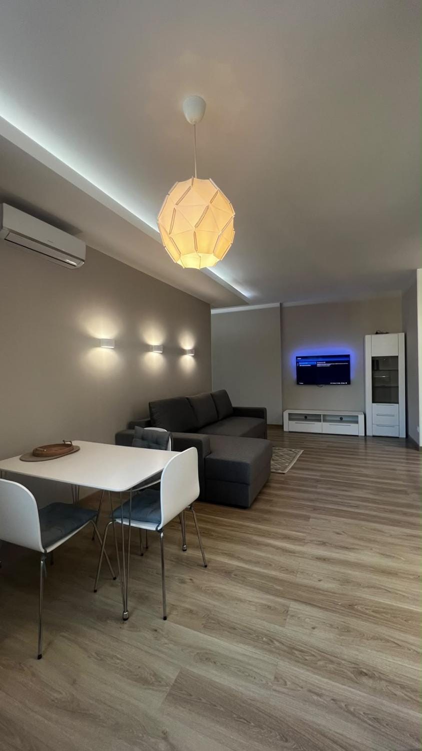 TV and multimedia, Living room, Photo of the whole room, Seating area, air conditioner