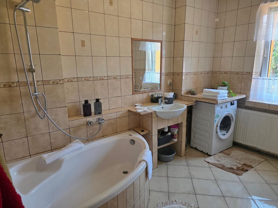 Shower, Bath, towels, washing machine