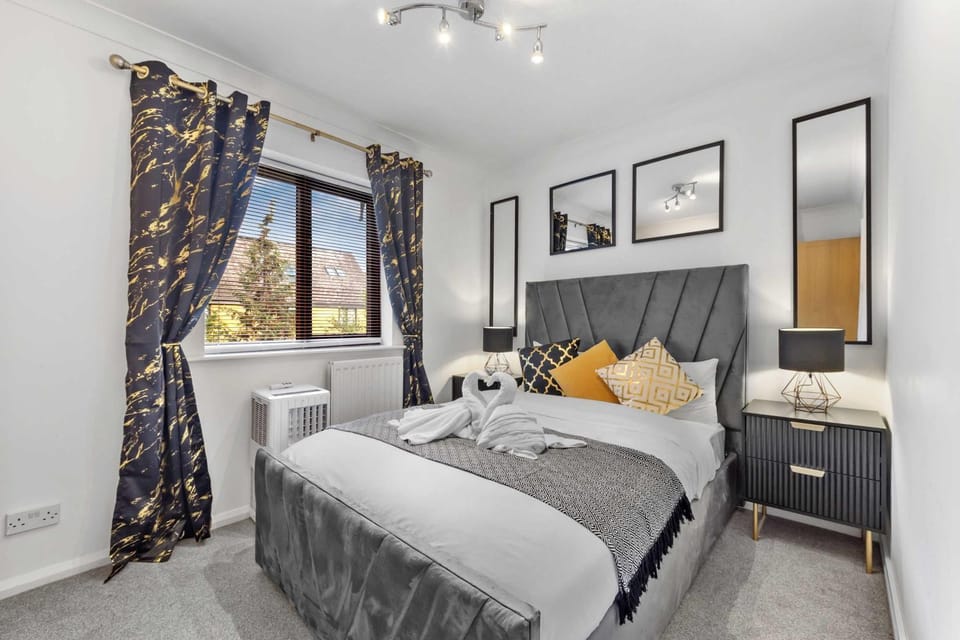 Bed, Photo of the whole room, Bedroom