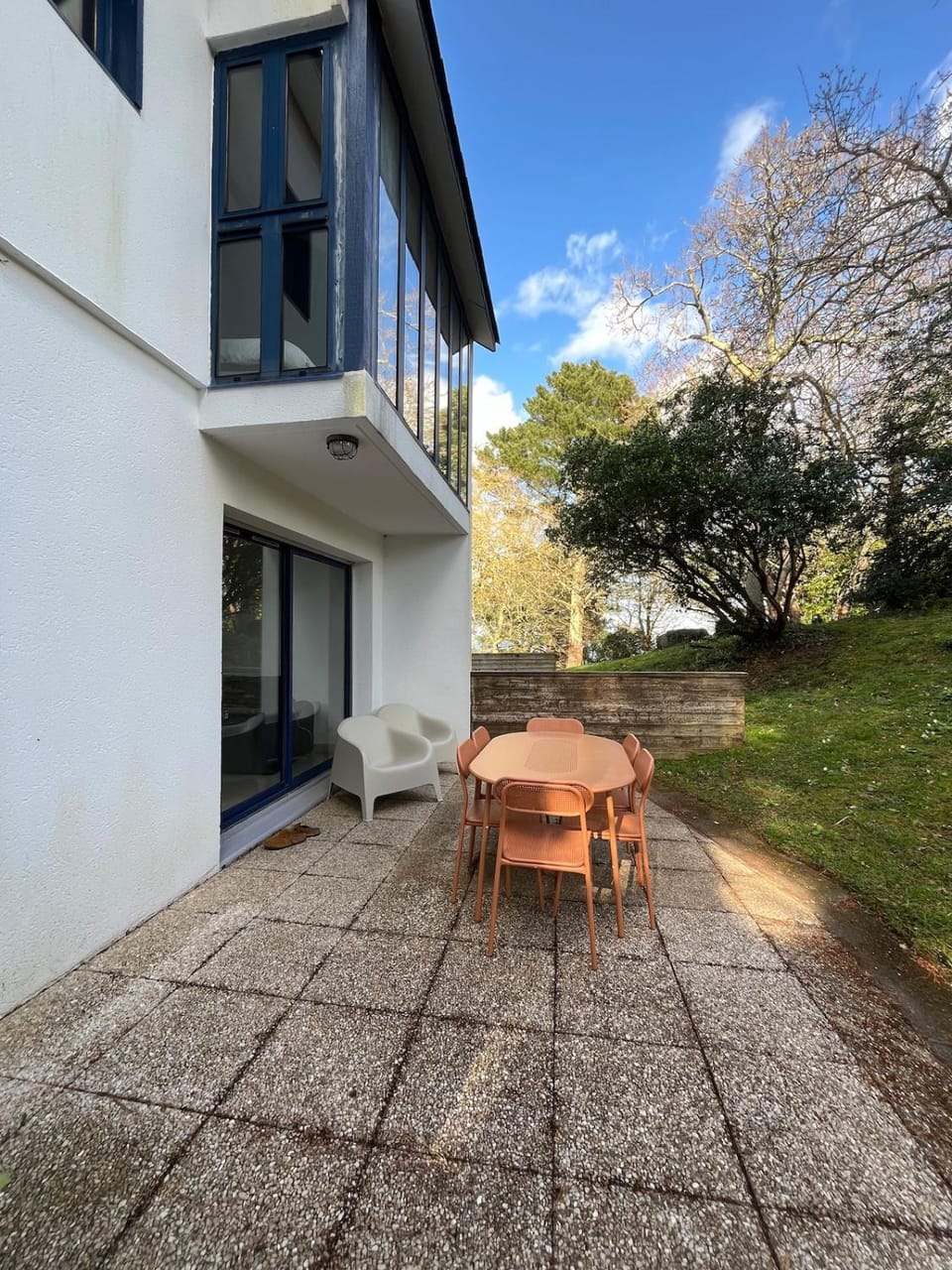 Property building, Patio, Spring, Day, Garden, View (from property/room), Balcony/Terrace, Dining area, Garden view