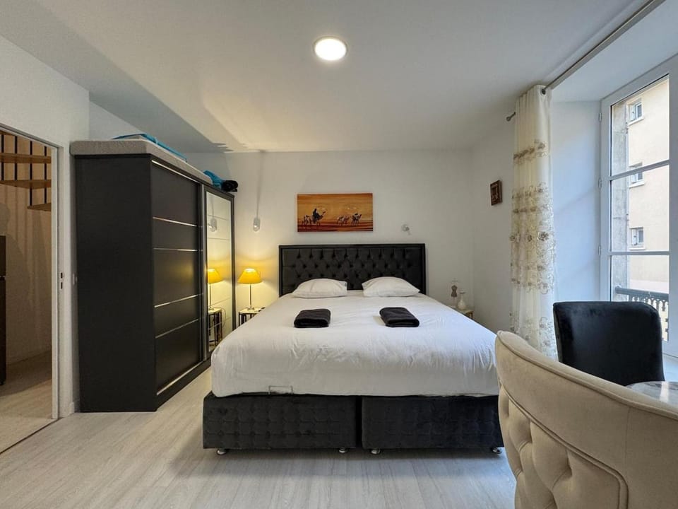 Bed, Photo of the whole room, Bedroom, wardrobe