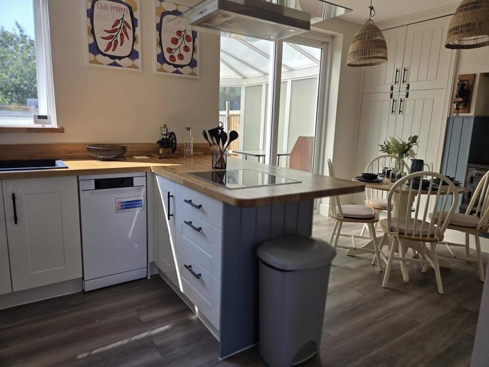 The Perfect Coastal Base Stylish 3 Bed Home House in Clacton-on-Sea