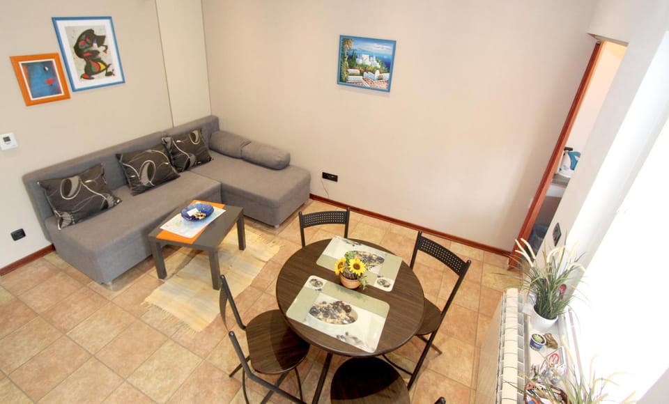 Living room, Photo of the whole room