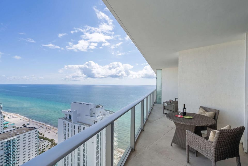 Premium 23rd Floor Double Condo with Ocean Views House in Hollywood Beach