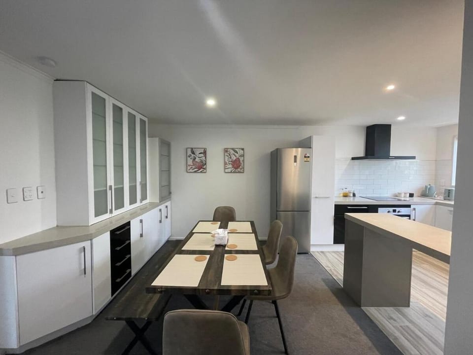 Charming 2BR House by Westfield with Free Parking Apartment in Christchurch