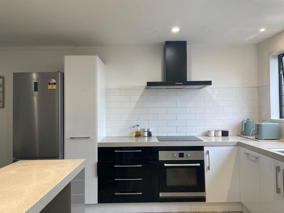 Charming 2BR House by Westfield with Free Parking Apartment in Christchurch