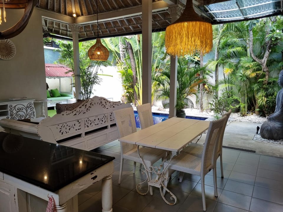 Devanta Villas walk to the beach Villa in Kuta