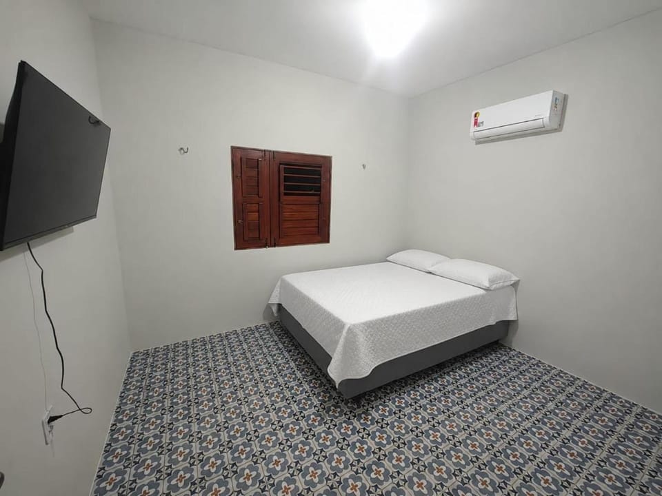 Bed, TV and multimedia, Photo of the whole room, Bedroom, air conditioner