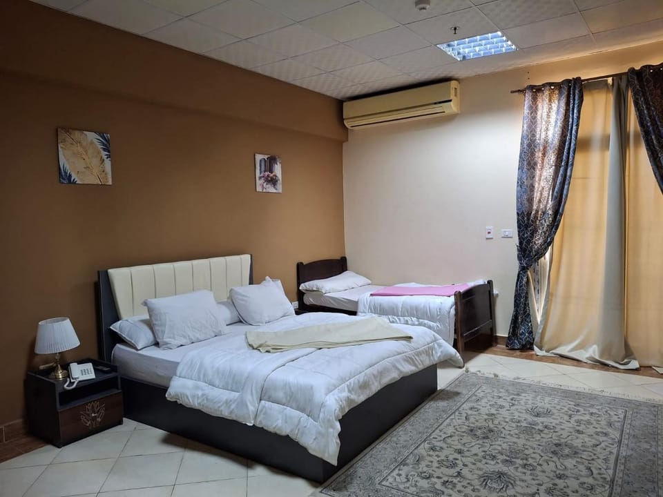 Bed, Seating area, Bedroom, air conditioner