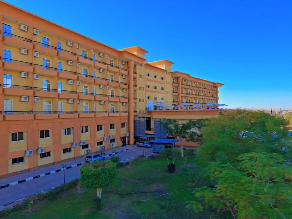 Property building, Day