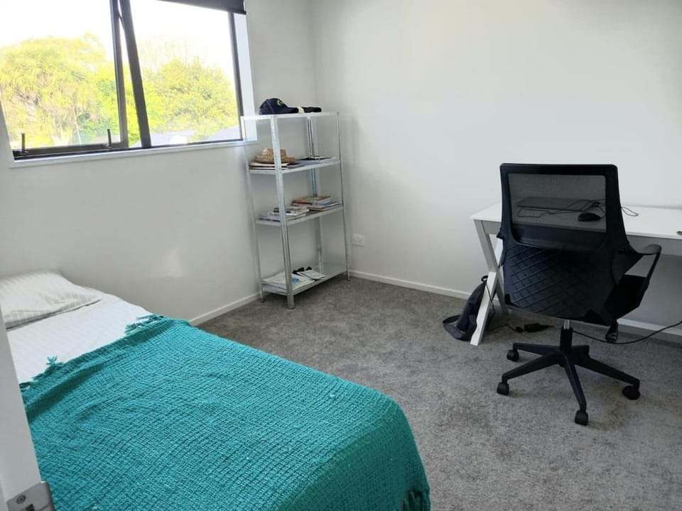 A Comfortable Large Room in Hornby Townhouse Vacation rental in Christchurch