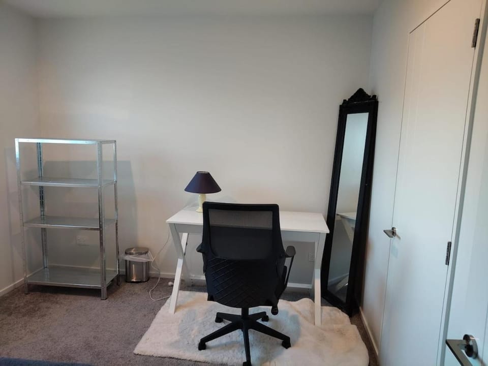 A Comfortable Large Room in Hornby Townhouse Vacation rental in Christchurch