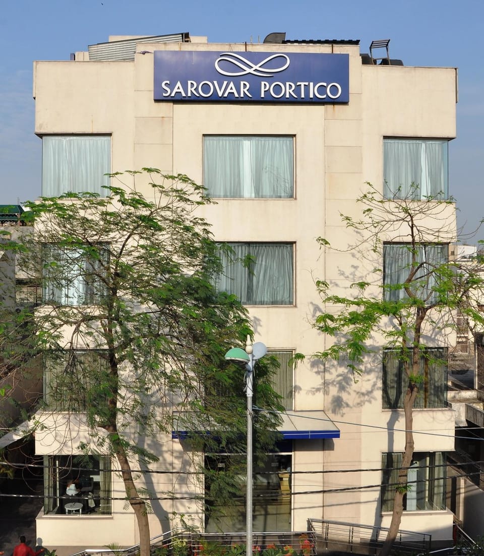 Facade/entrance, Bird's eye view