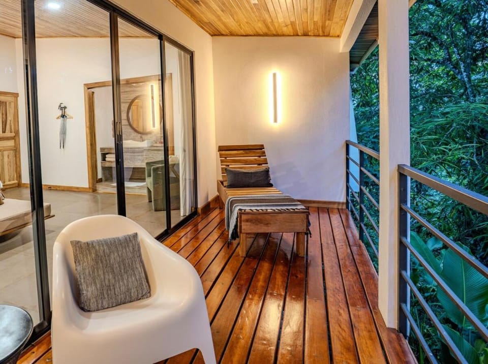 The Toucan Suite at Oropel Lodge Apartment in Heredia Province