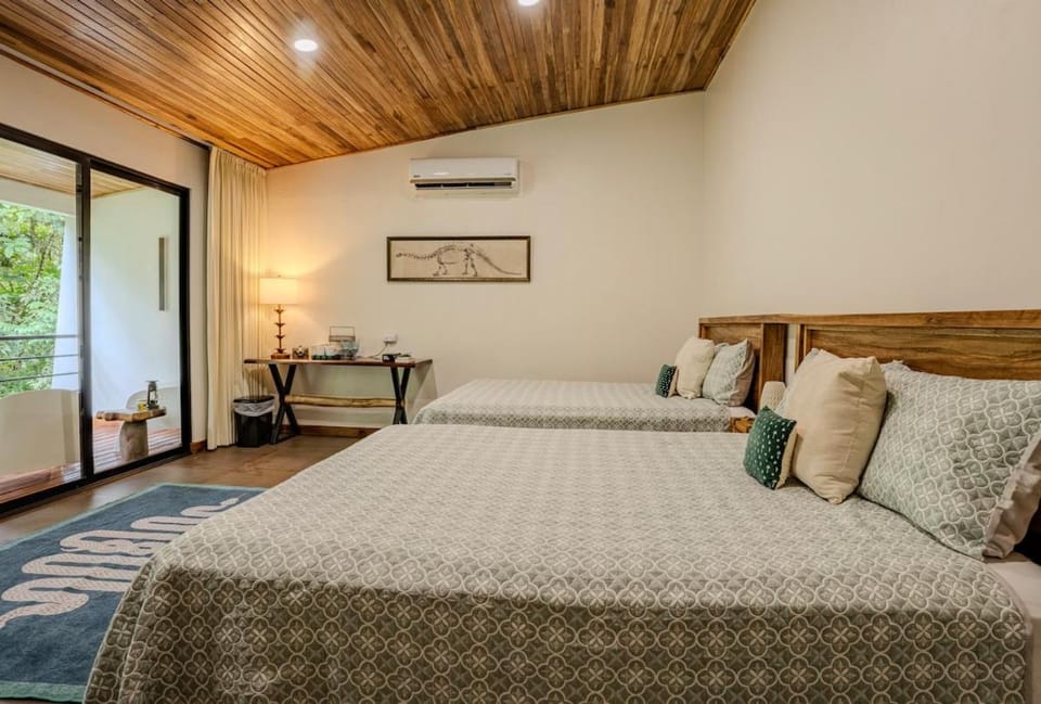 The Toucan Suite at Oropel Lodge Apartment in Heredia Province