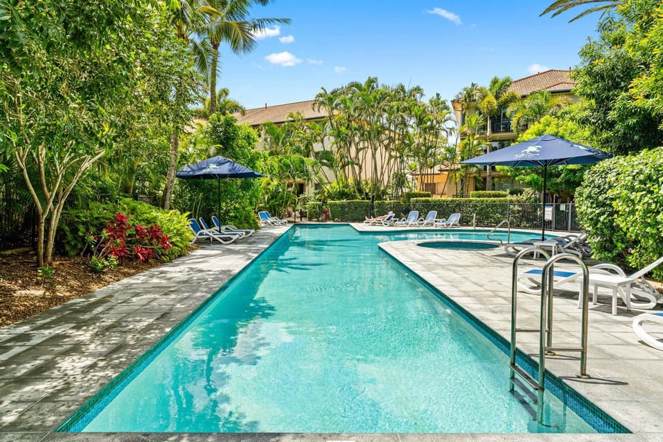 Garden view, Pool view, Swimming pool, sunbed
