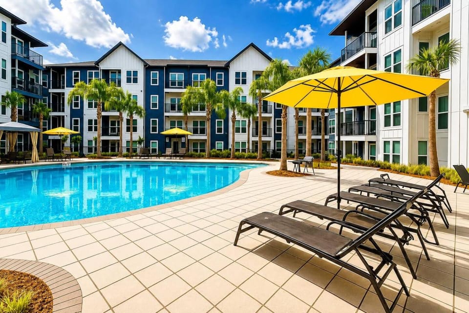 Big Home 3 Beds Balcony Pool View Gym Downtown Jax Apartment in Jacksonville
