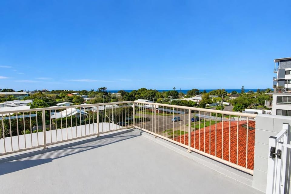 Private Rooftop -Ocean Views - Pool Apartment in Kings Beach