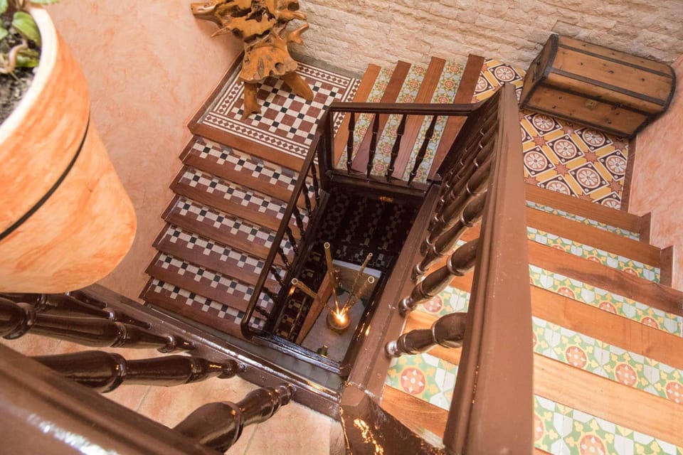 Decorative detail, Area and facilities