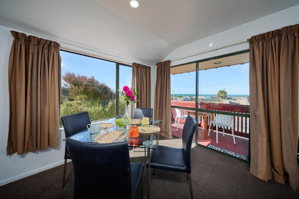 Revive House | Comfortable Base | Top Unit - KK71932 House in Kaikōura