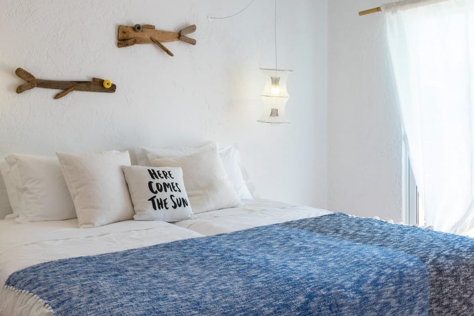 Bed, Day