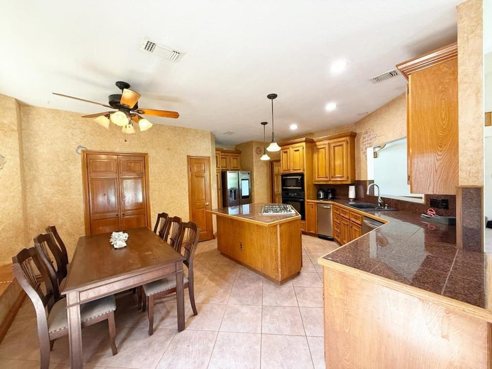 Near NASA, Clear Lake, Bay, Kemah, pool Villa in Seabrook
