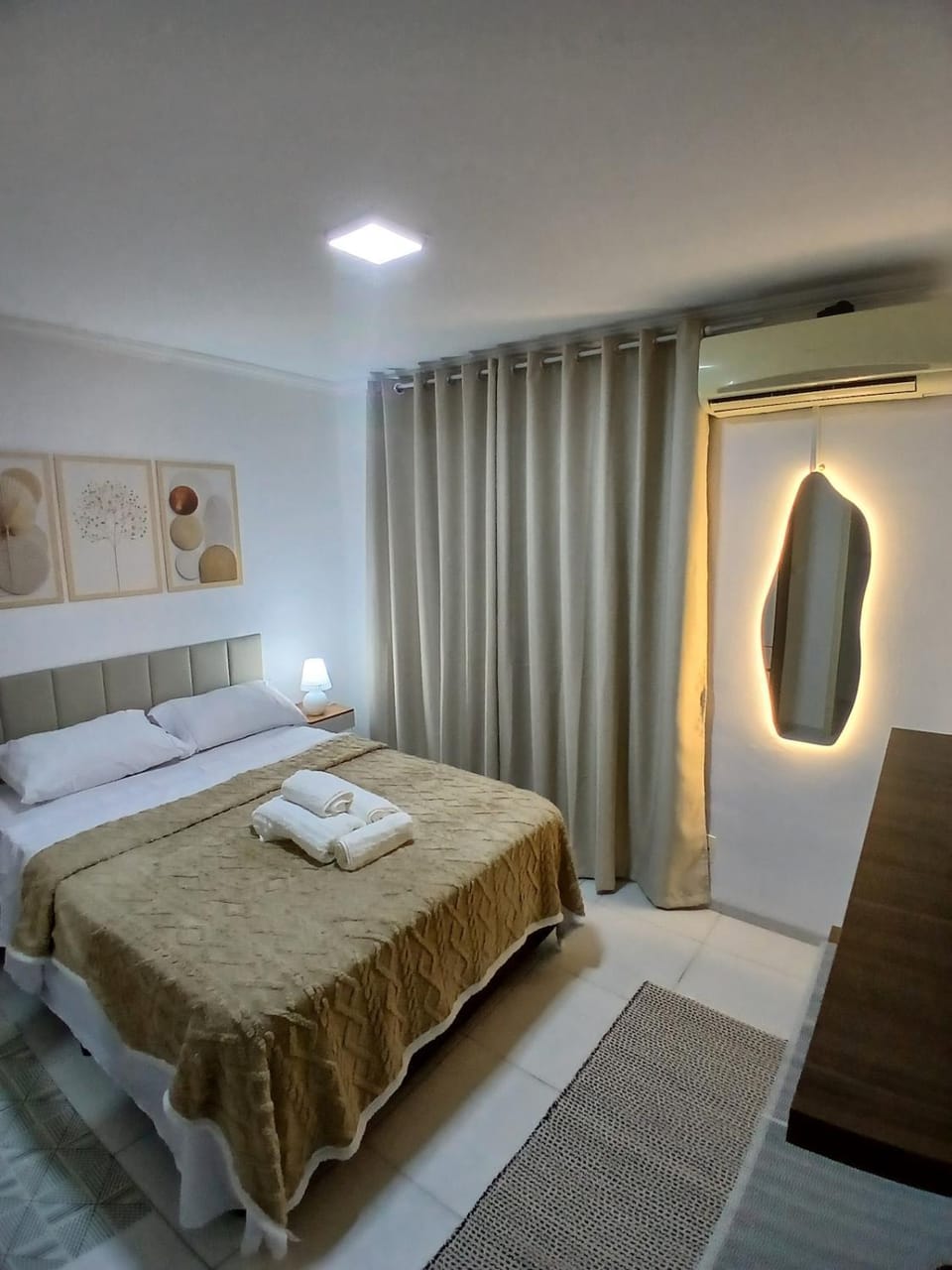 Bed, Photo of the whole room, Bedroom, towels