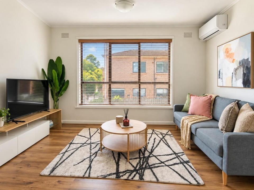 Chic St Kilda retreat with secure parking Apartment in Saint Kilda