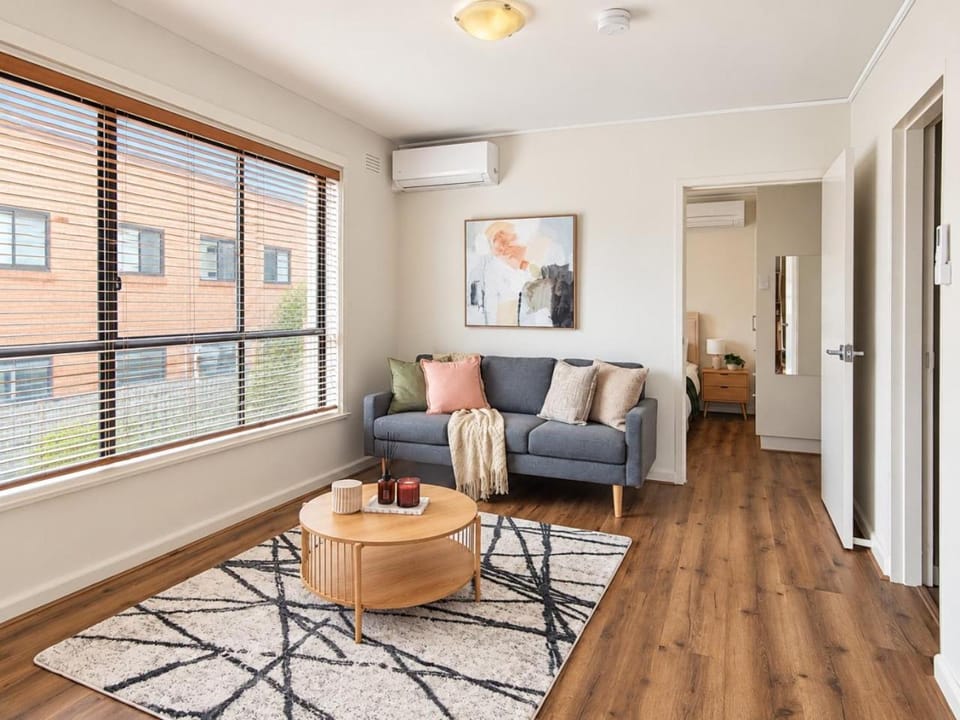 Chic St Kilda retreat with secure parking Apartment in Saint Kilda