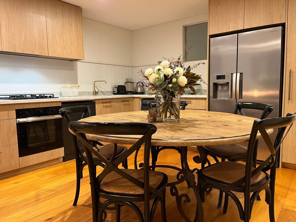 Lux Balmain Pad Private Garden Walk to Ferry Bus AC Apartment in Sydney