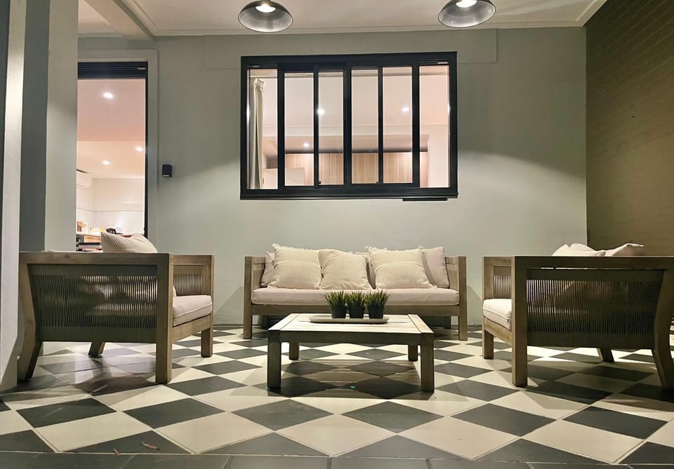Lux Balmain Pad Private Garden Walk to Ferry Bus AC Apartment in Sydney