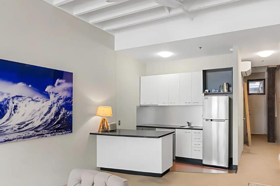 Kitchen or kitchenette, oven