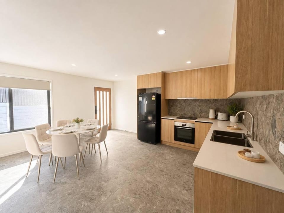 Brand new 3bd home in Sunnybank near Train Station House in Brisbane