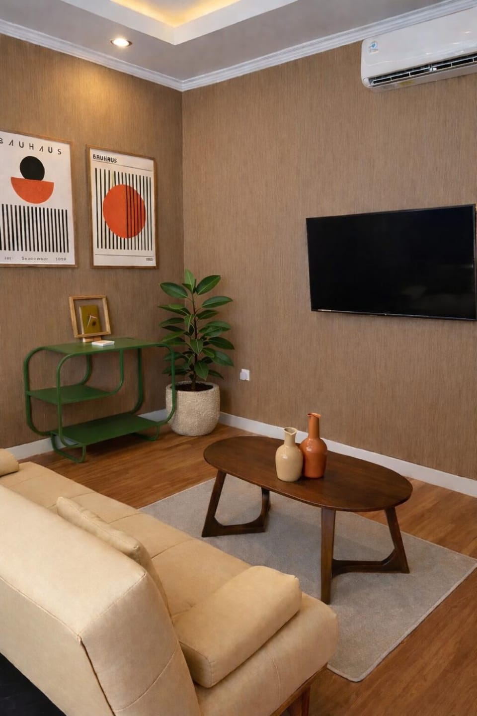 TV and multimedia, Living room, Seating area, air conditioner