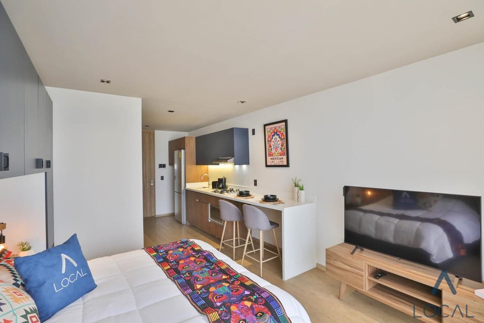 Bed, TV and multimedia, Photo of the whole room, Bedroom