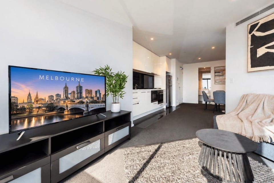 TV and multimedia, Living room, Seating area, Evening entertainment