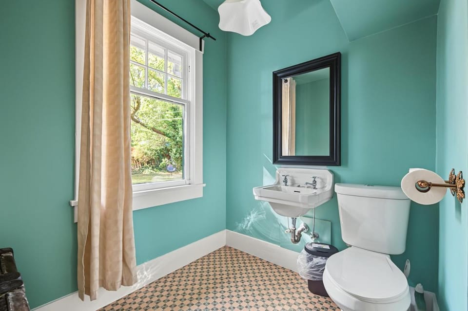 Shaughnessy Peaceful Private Rooms in a Classic Vancouver Home Vacation rental in Vancouver