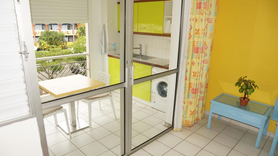 Studio au Gosier avec parking privé, accès direct plage Apartment in Le Gosier