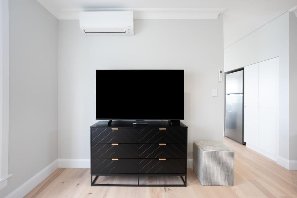 Stunning 3BR with views Walk to Manly Apartment in Manly