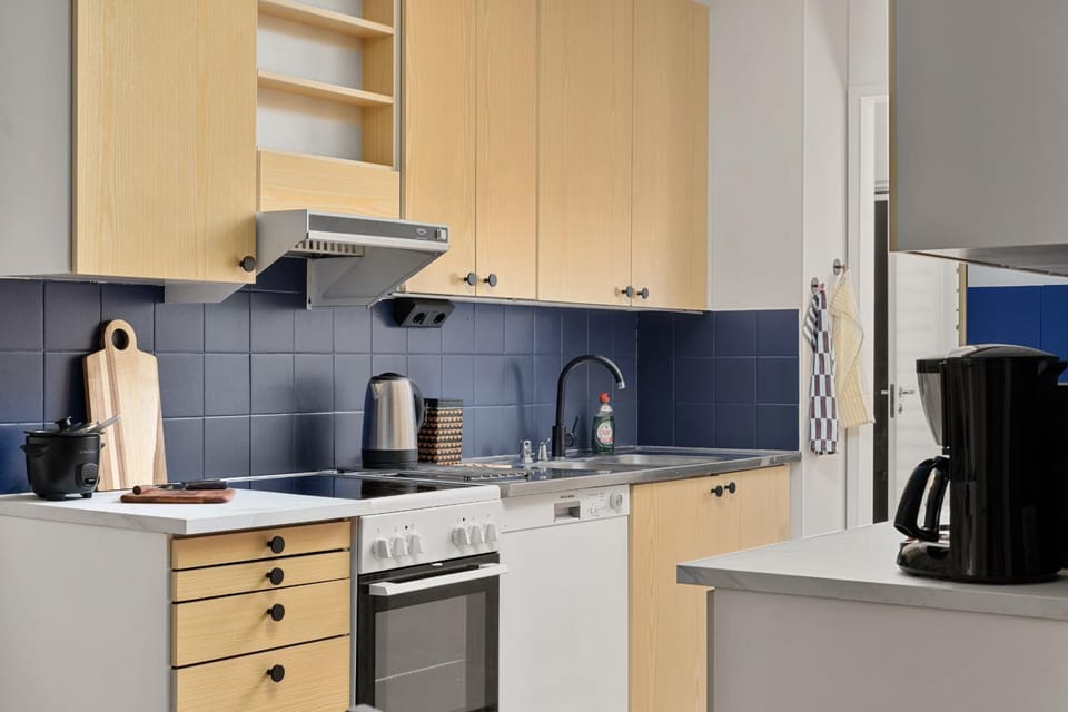 Coffee/tea facilities, Kitchen or kitchenette, stove, toaster