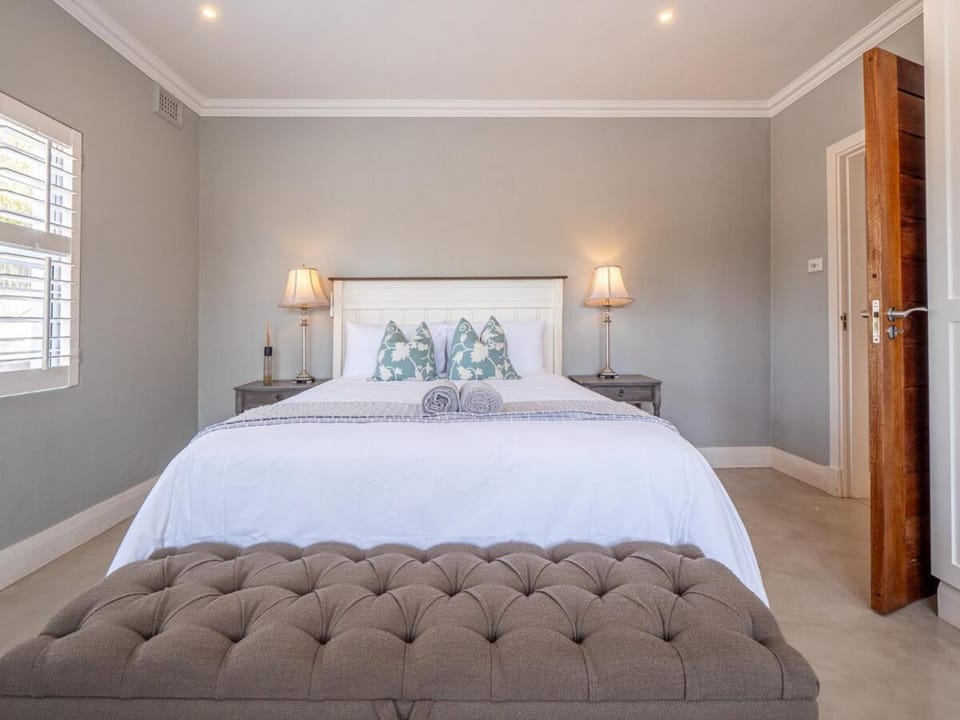 Shakas Rock Holiday Home & Granny flat 8 Bedrooms - 6 Bathroom Villa in Dolphin Coast