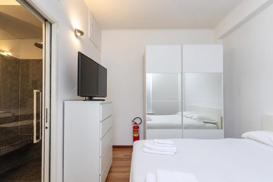 TV and multimedia, Bedroom, wardrobe
