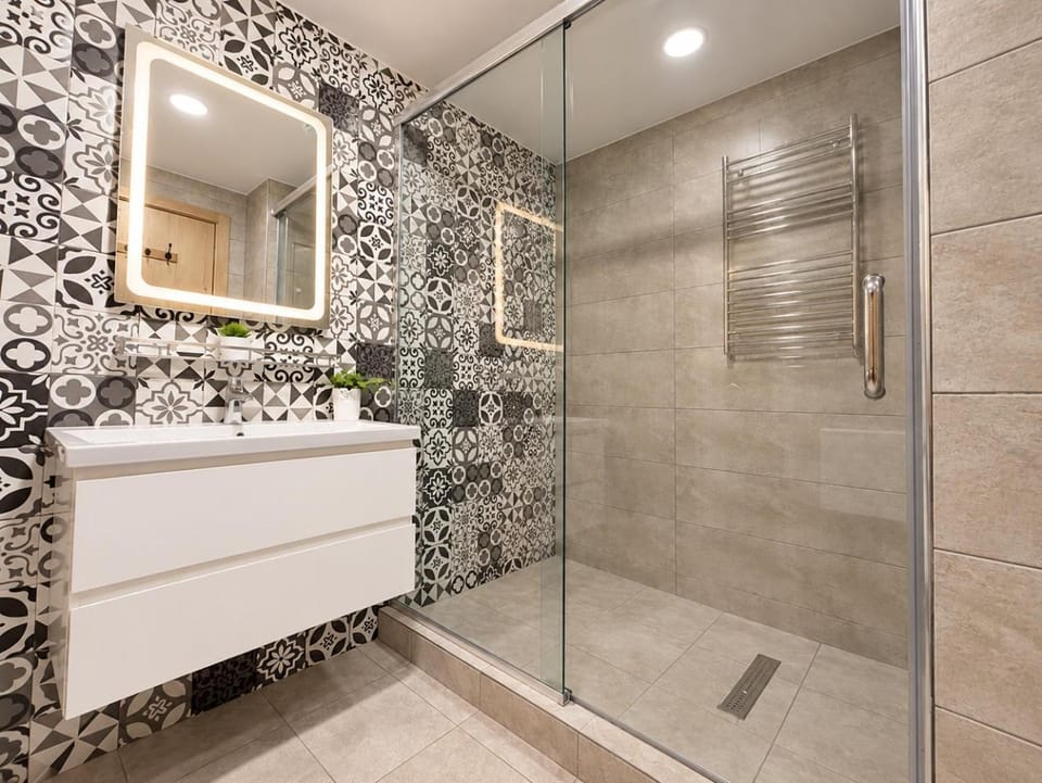 Shower, Bathroom