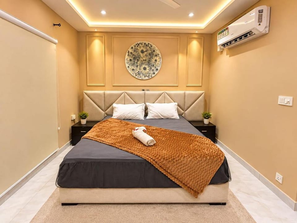 Luxury 1-Bedroom Apartment in Gulberg III with Pool Apartment in Lahore