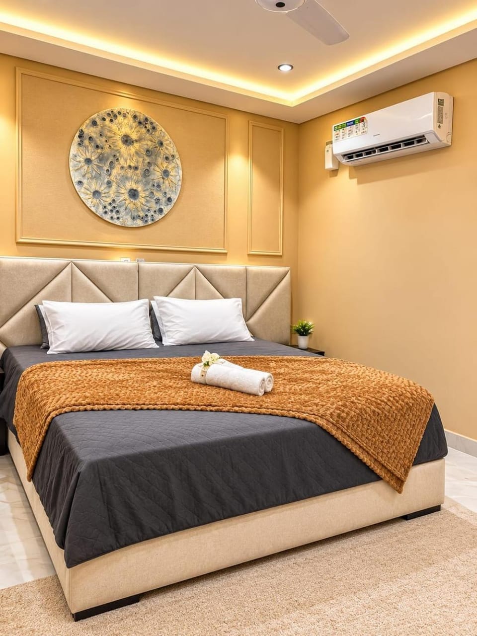 Luxury 1-Bedroom Apartment in Gulberg III with Pool Apartment in Lahore