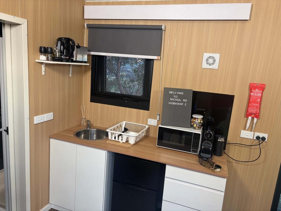 Nichol Road Hideaway 2 at Annie's Retreat by Tiny Away House in Yackandandah