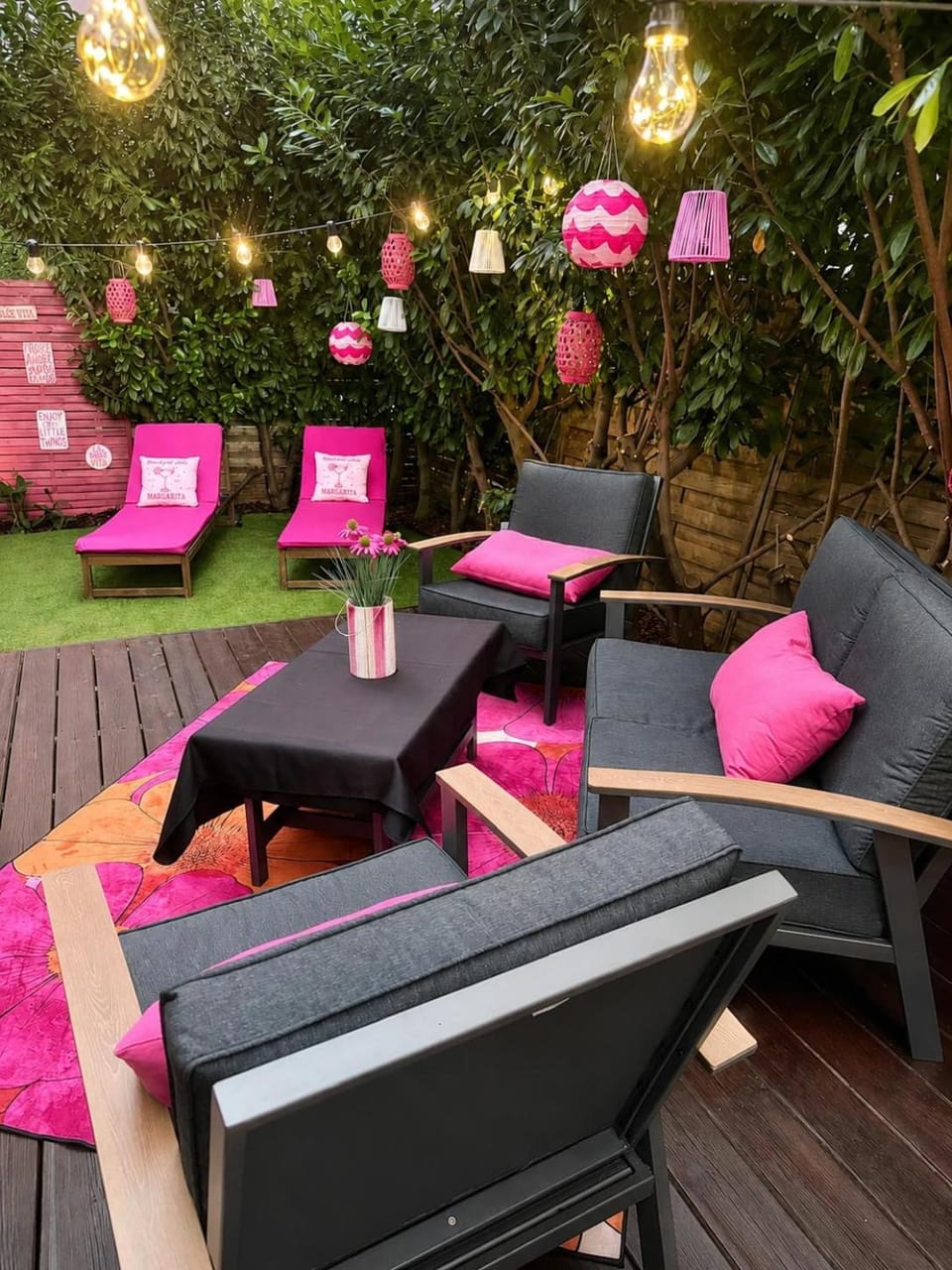 Patio, Garden, Garden view, sunbed