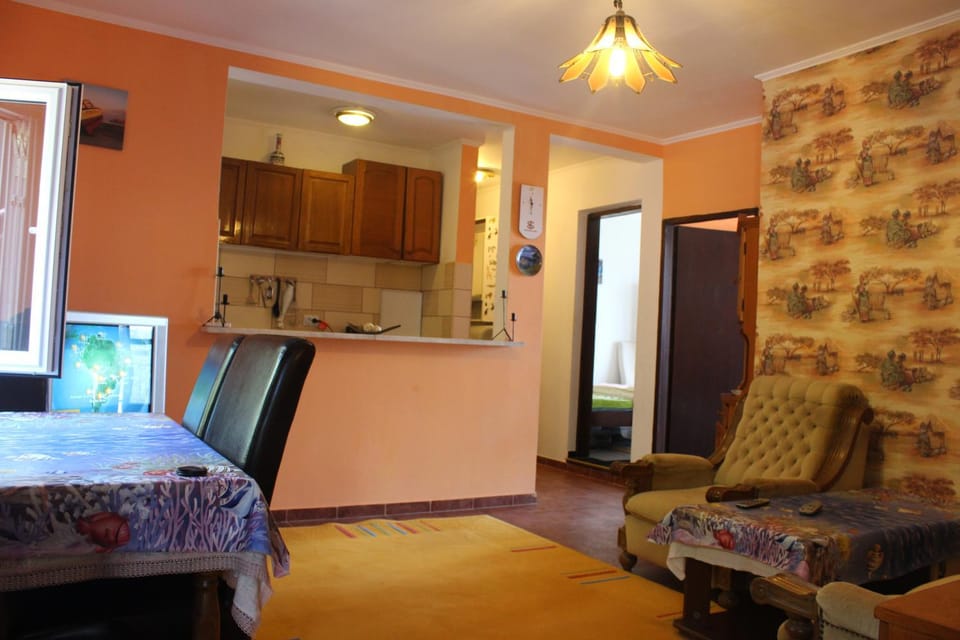 Property building, Kitchen or kitchenette, Dining area